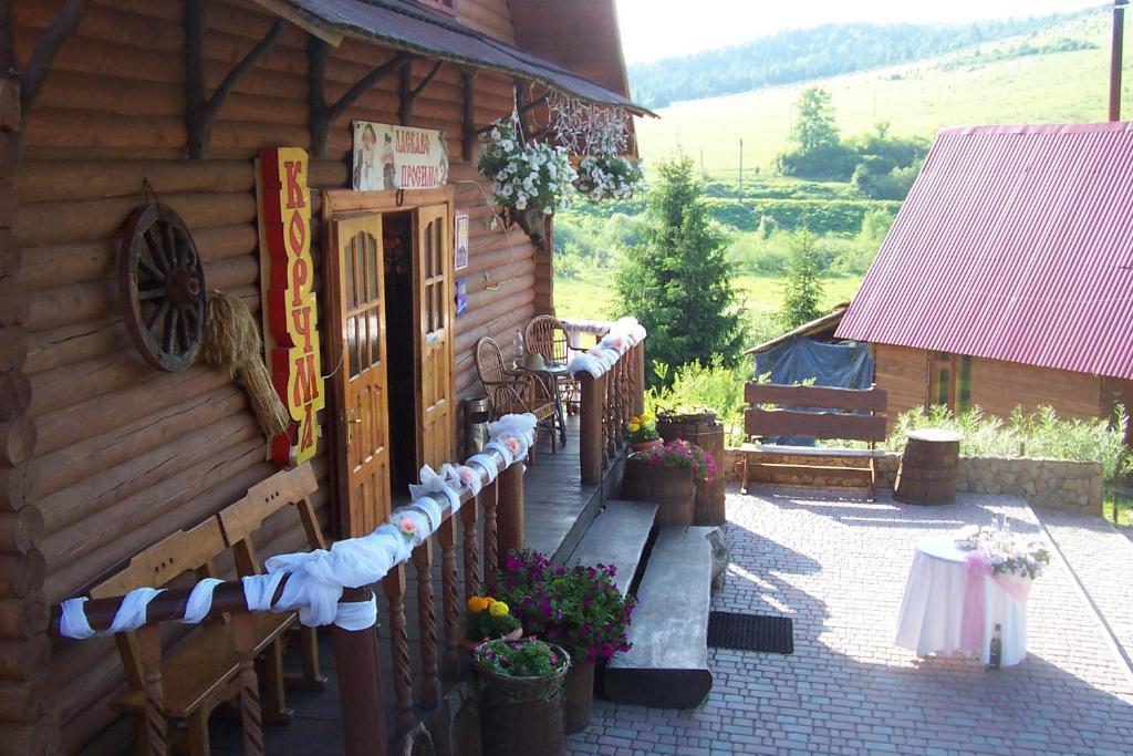 Boykivskiy Dvir Hotel Yasenitsa Zamkova Exterior foto